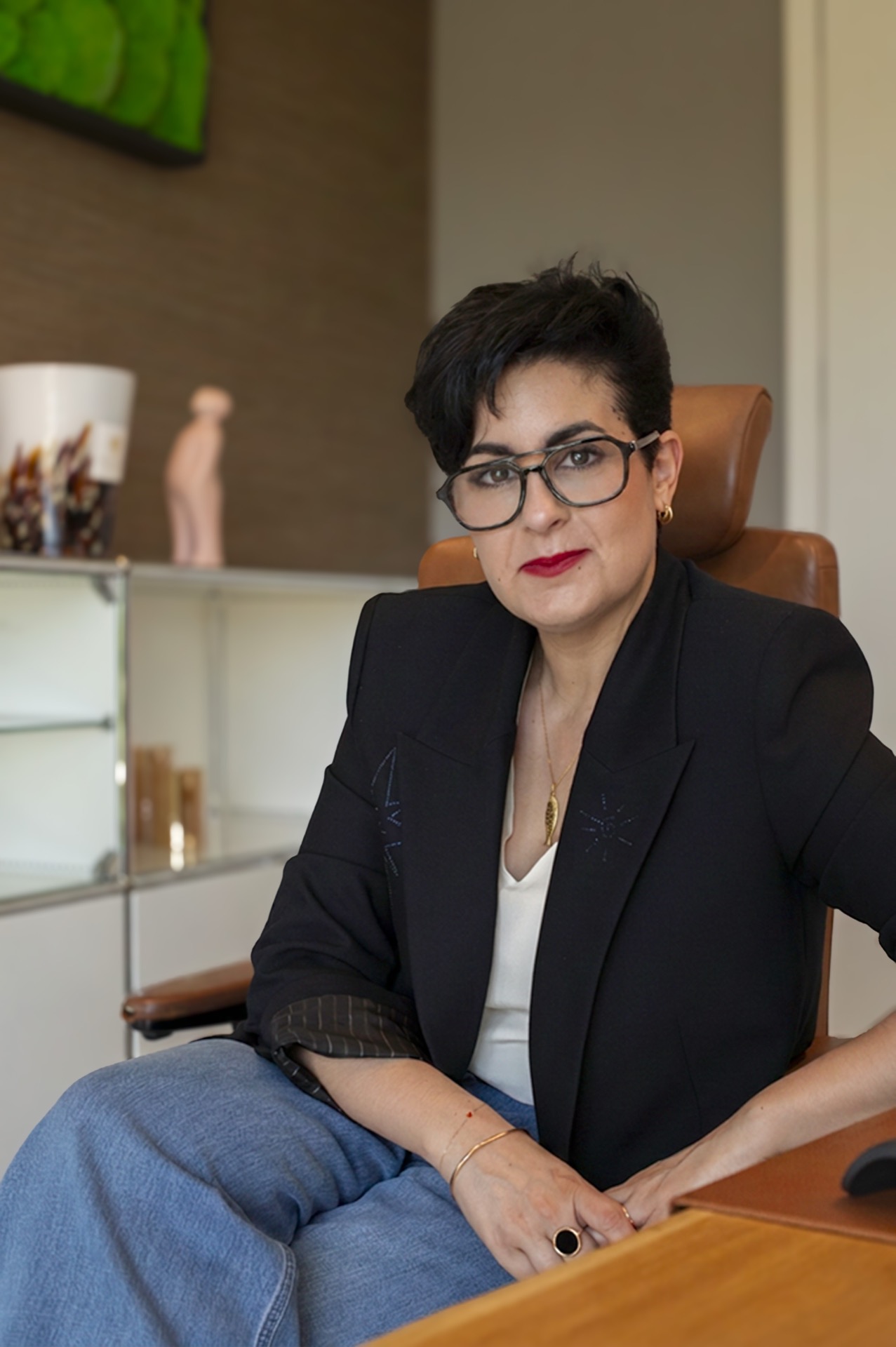 Maître Sylvie Vieilletoile dans son bureau